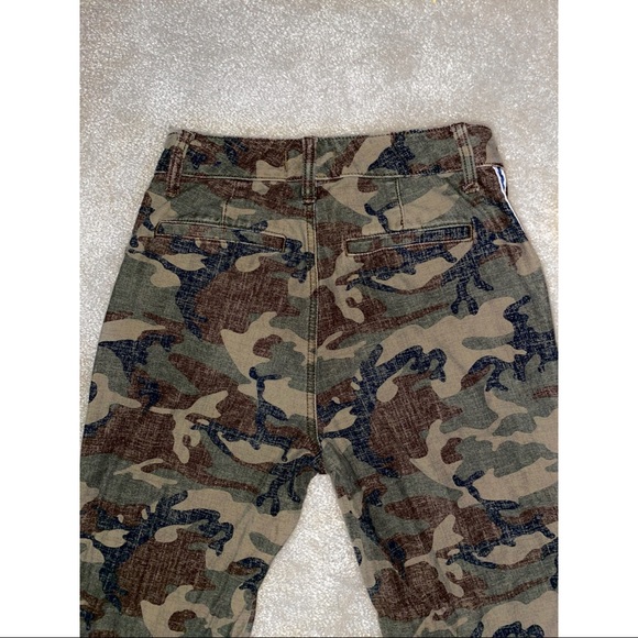 Abercrombie + Fitch Camo High Rise Pants - Picture 4 of 4